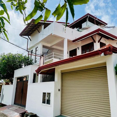 Sand & Surf Guest House Negombo Exterior photo