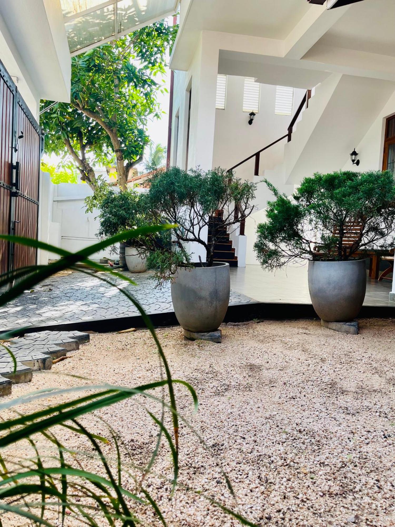 Sand & Surf Guest House Negombo Exterior photo