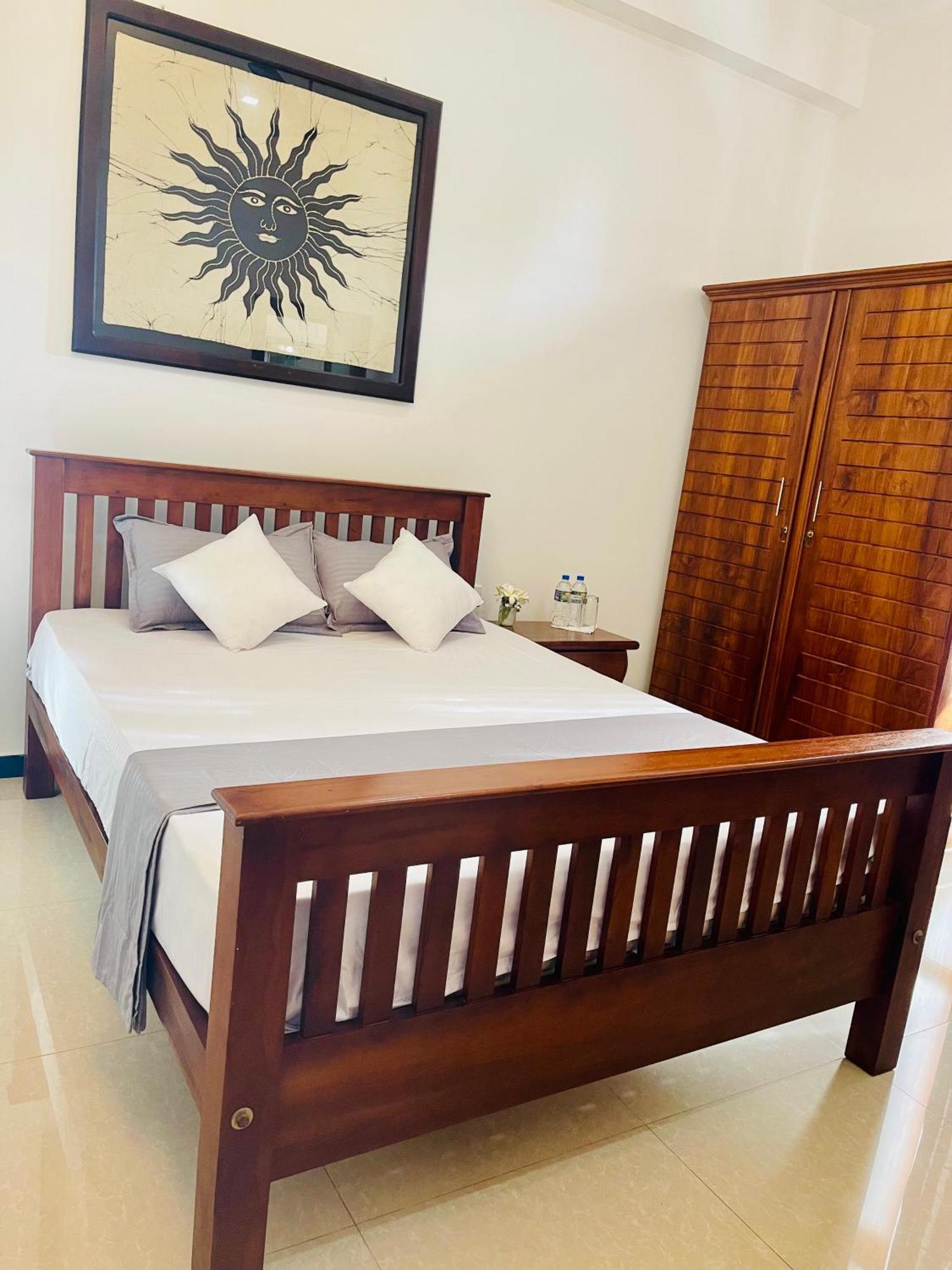Sand & Surf Guest House Negombo Exterior photo