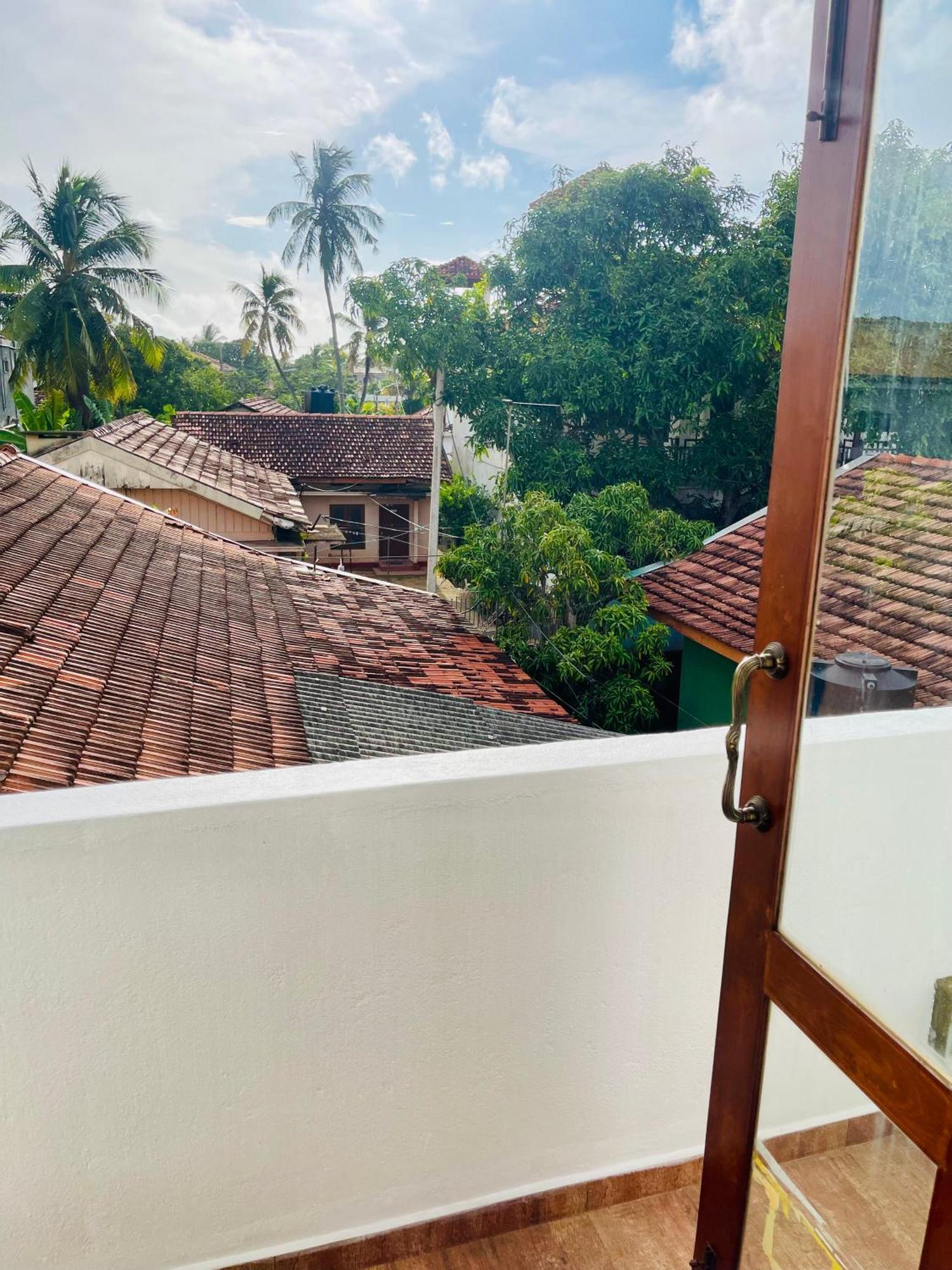 Sand & Surf Guest House Negombo Exterior photo