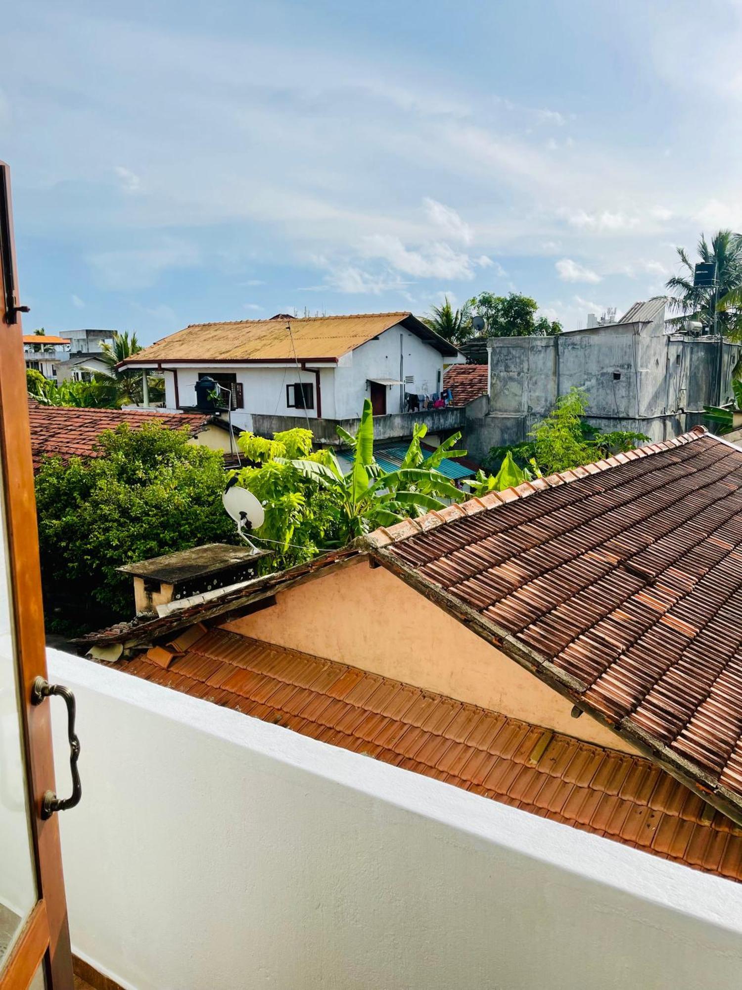 Sand & Surf Guest House Negombo Exterior photo
