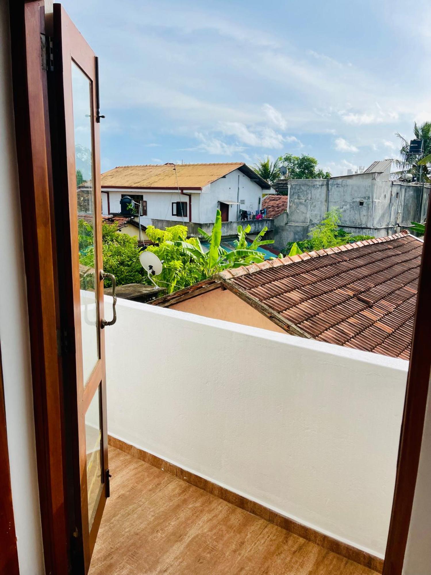 Sand & Surf Guest House Negombo Exterior photo