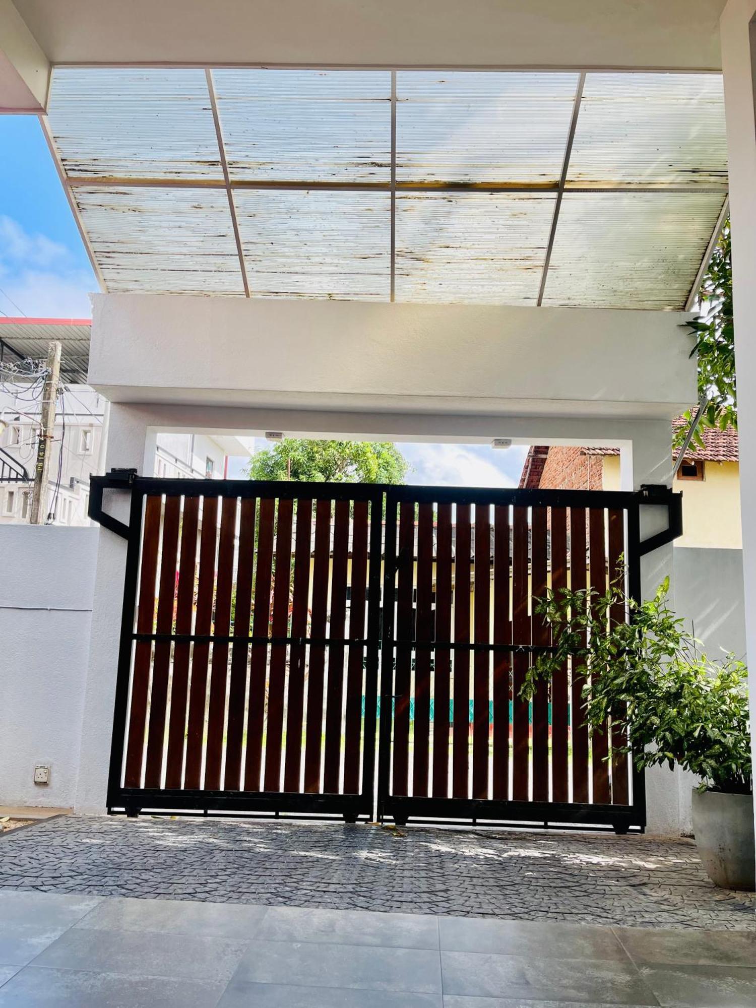 Sand & Surf Guest House Negombo Exterior photo