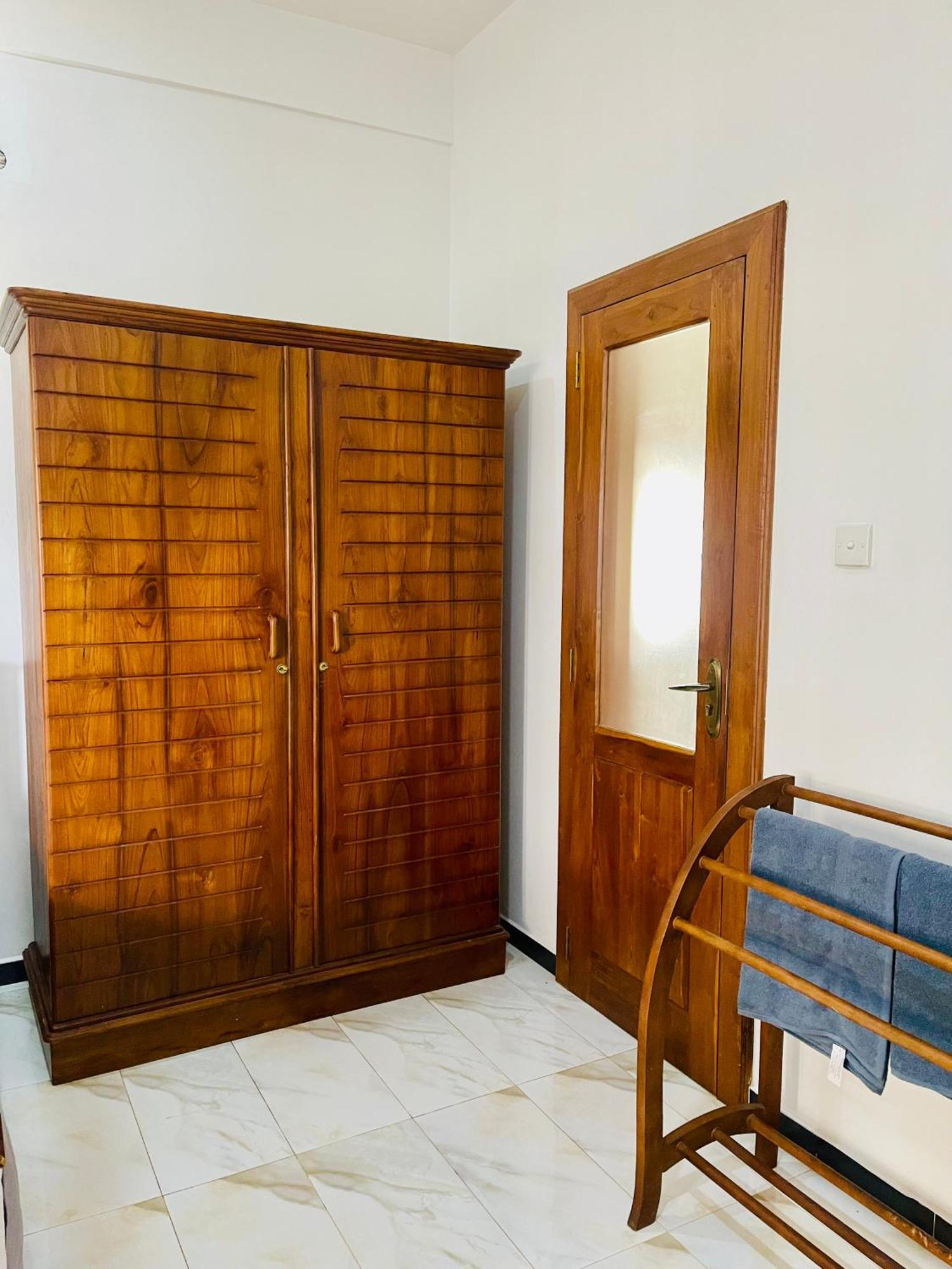 Sand & Surf Guest House Negombo Exterior photo