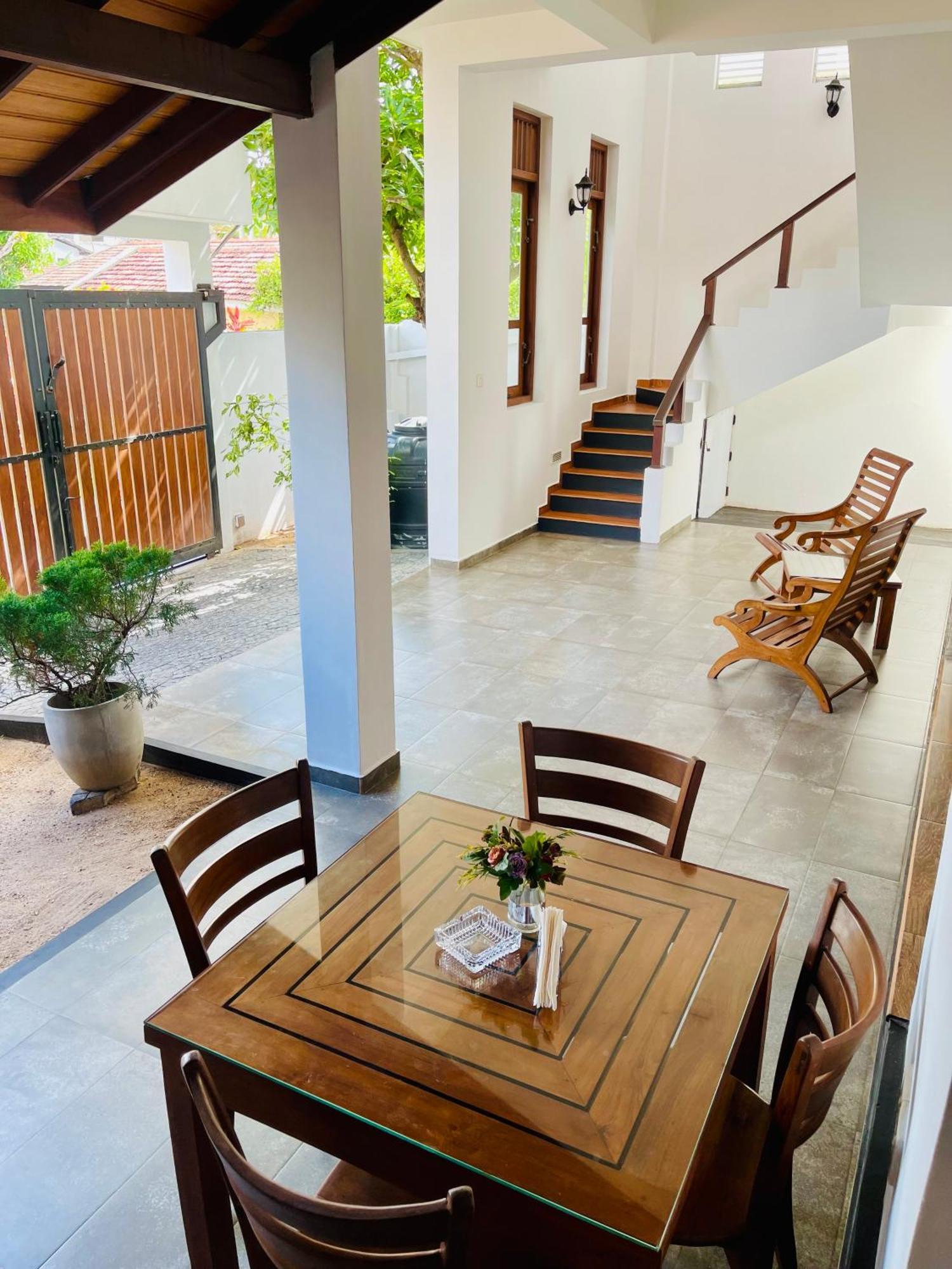 Sand & Surf Guest House Negombo Exterior photo