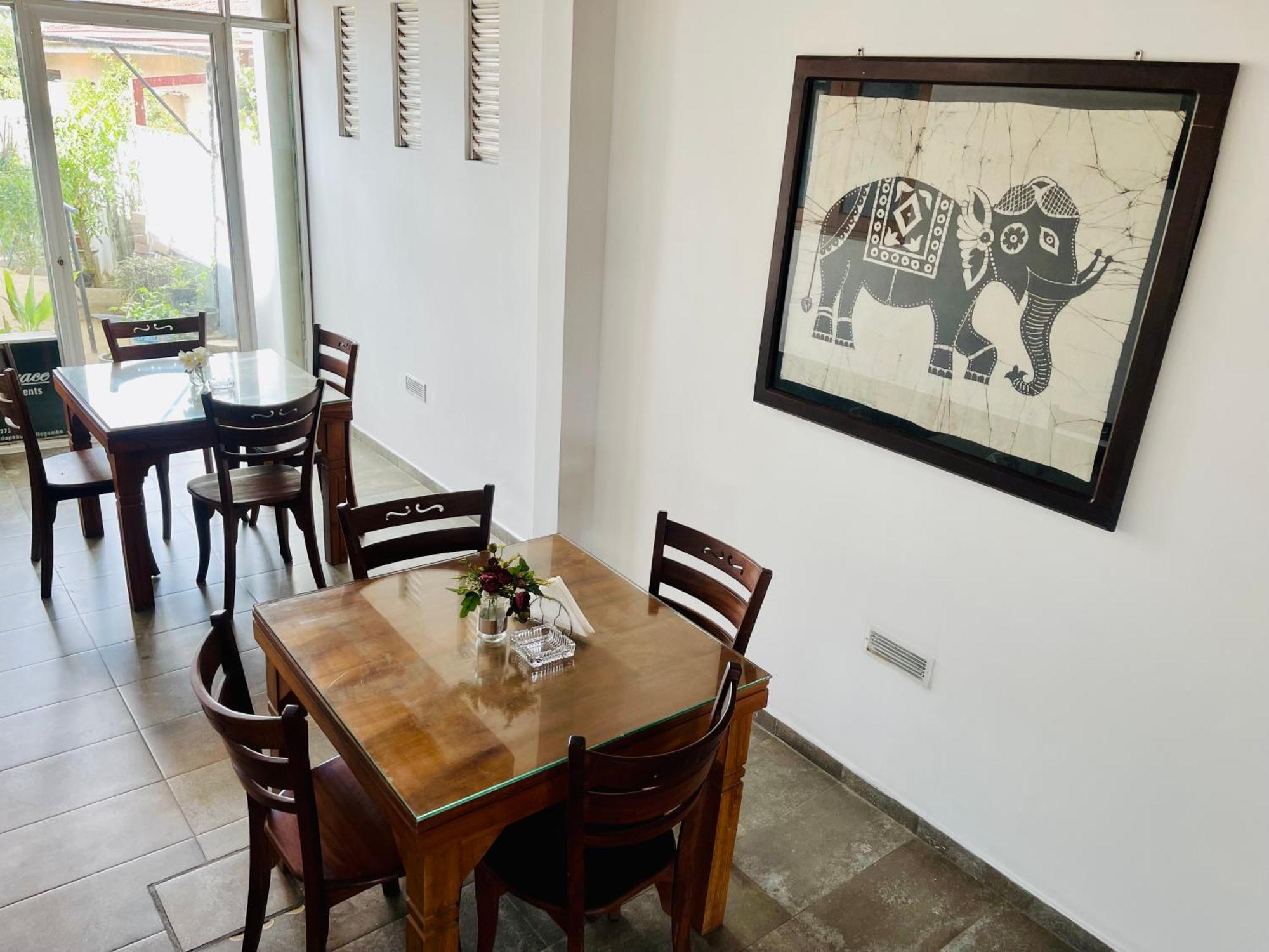 Sand & Surf Guest House Negombo Exterior photo